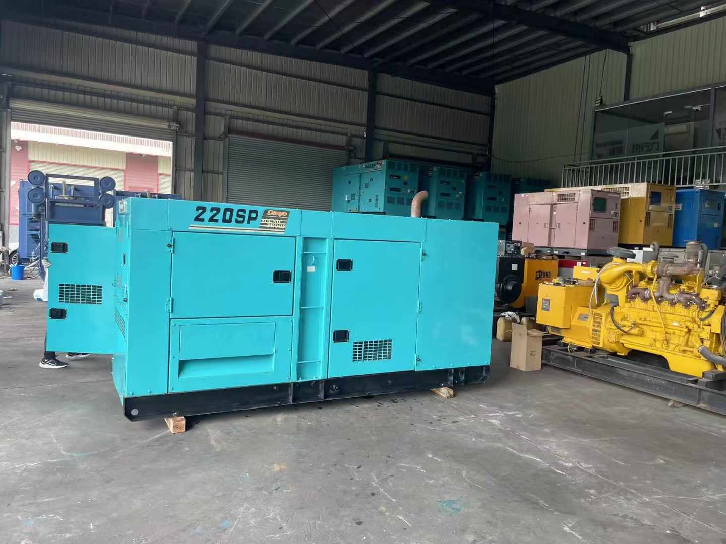 小店柴油发电机组长期不间断运行时，如何监控其温度和压力？