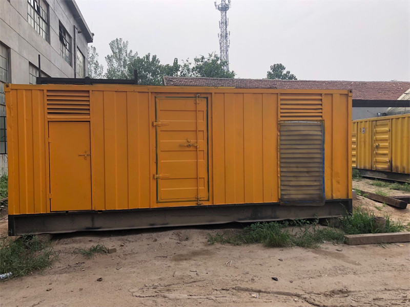 小店发电机出租进行负载测试时，电瓶电量不足的具体判断标准是什么？